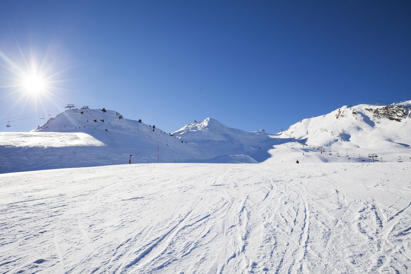 skiing, 5K, tranquil scene, lens flare, beauty in nature, daytime, white color, ski slope, sport, sunny, no people, white, cold temperature, tracks, blue