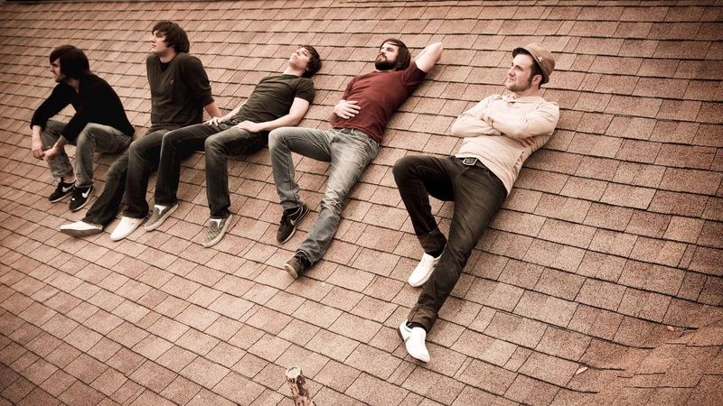 full length, tiled floor, day, Daylight, brick wall, men, T-shirts, people, high angle view, sitting, relaxation, Roof, casual clothing, Relax, young adult