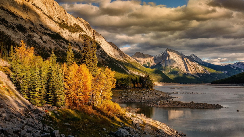 tranquil scene, medicine lake, 1080P, snowcapped mountain, non-urban scene, lake, Jasper National Park, landscape, cloud - sky, tree, range, mountain
