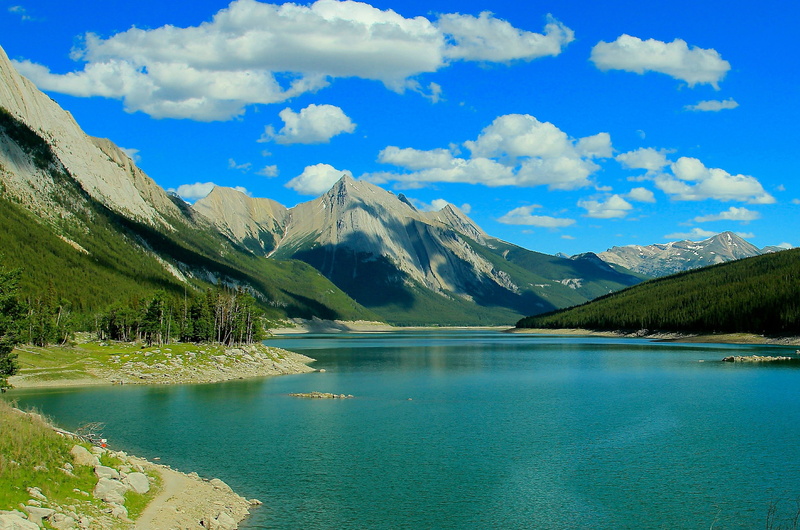 1080P, Canada, Albert, water, lake, clouds, body, Jasper National Park, mountains, Medicine Lake, forest, trees