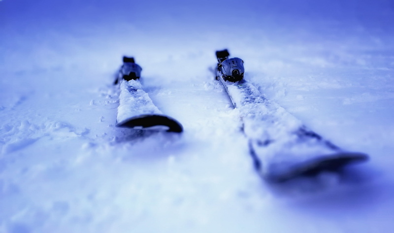 sport, warning sign, nature, no people, outdoors, Ski, 1080P, day, selective focus, beauty in nature, cold temperature, aggression, close-up, purple, blue