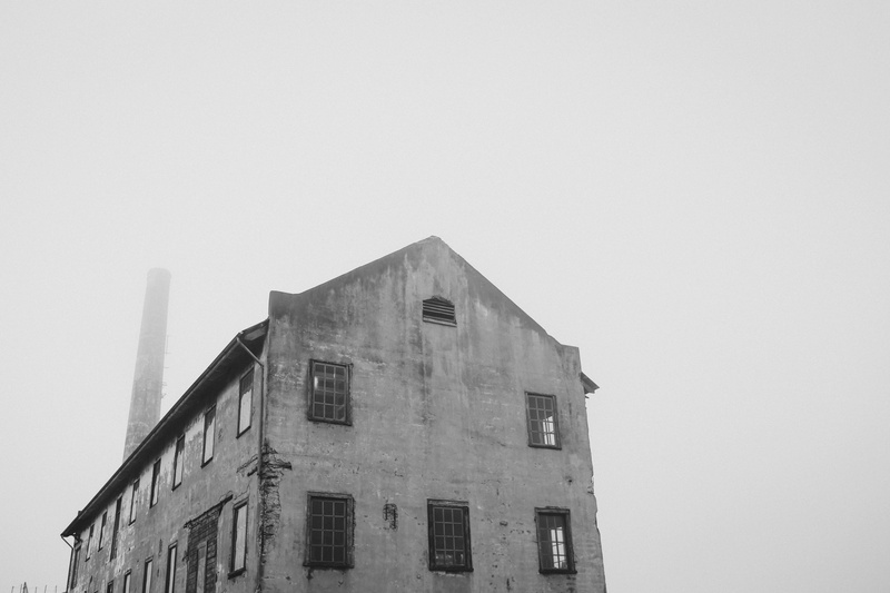 low angle view, San Francisco Bay, nature, mist, day, clear sky, built structure, apartment, residential district, outdoors, 5K, Alcatraz, copy space