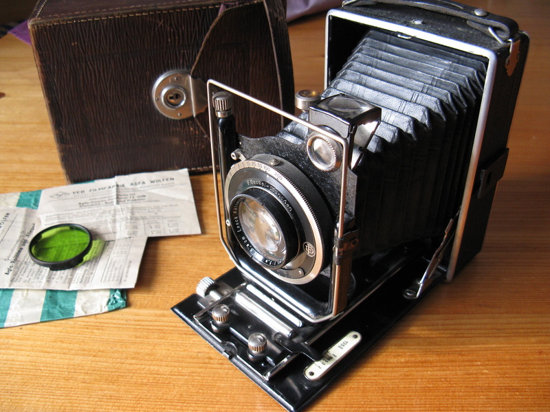 land, cut out, agfa wolfen, the past, wooden, past, green, nostalgia, photography Themes, historically, photo, history, close-up, lens, photo accessories