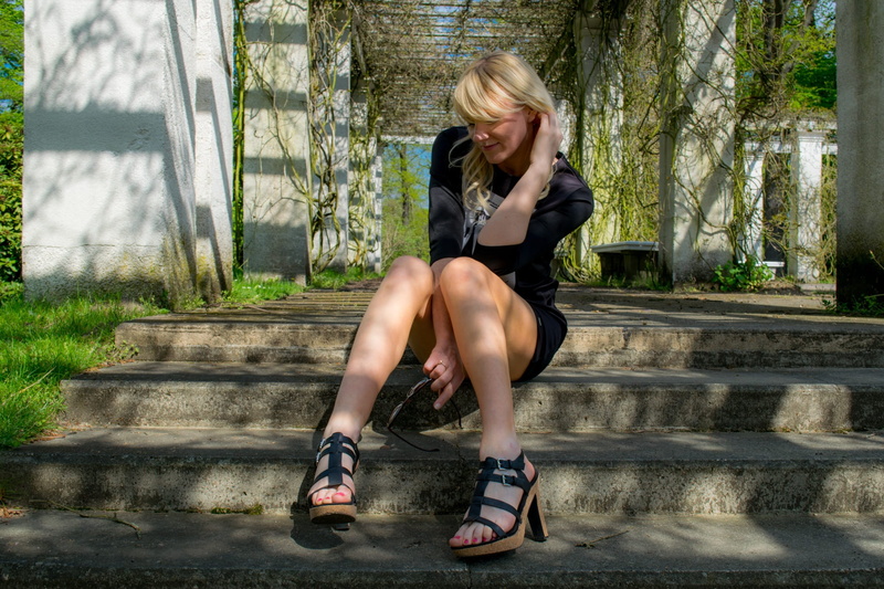 only women, one person, stairs, 1080P, stair, high heels, architecture, face, outdoors, taken, adults only, hair, front view, lifestyles, paragraph, dreamy