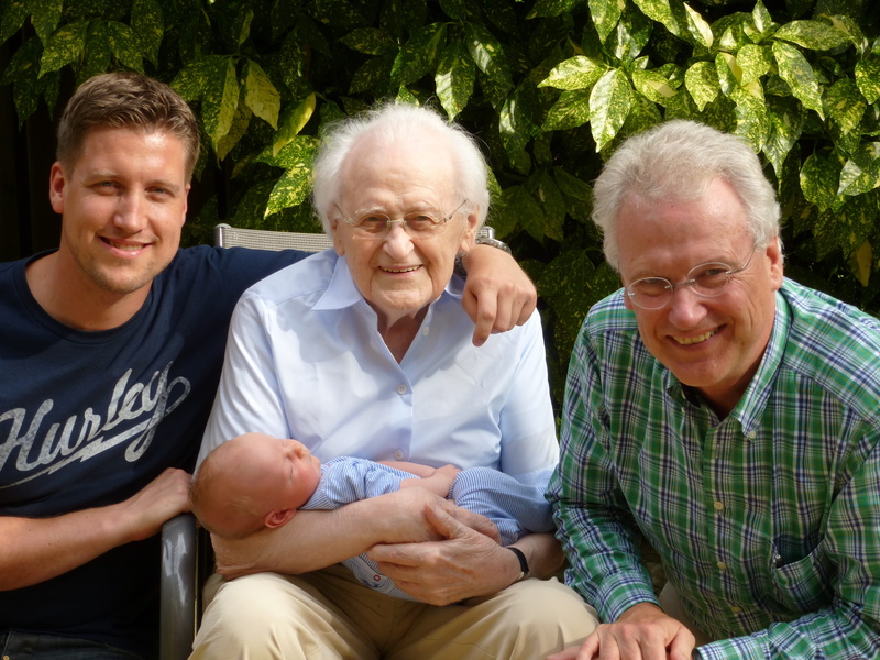 friendship, males, picture, senior Adult, grandchild, couple - relationship, 4K, senior women, daytime, bonding, great-grandparents, grandson, retirement