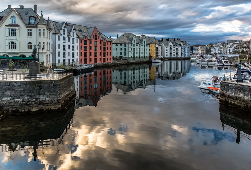 assorted, nautical vessel, reflection, nature, residential district, Alesund, day, city, 1080P, architecture, Norway, transportation, outdoors, sky, no people