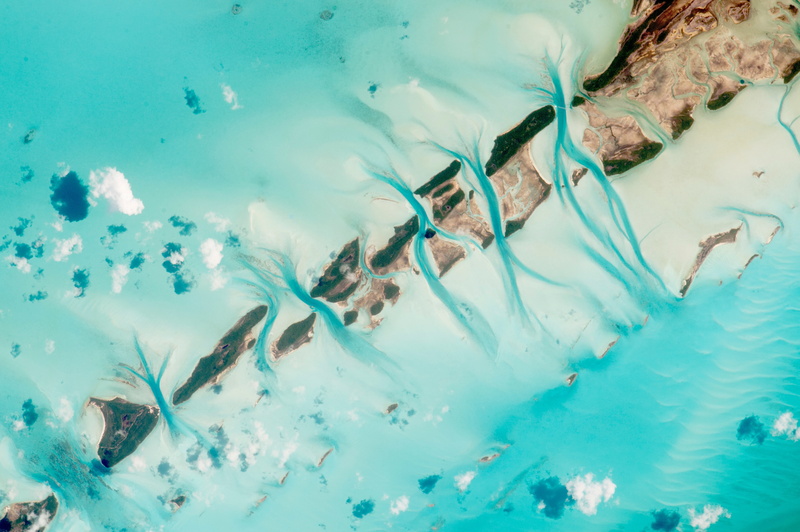airplane, vertebrate, animal themes, landscape, underwater, water, animal, swimming pool, winter, sea, 4K, high angle view, day, outdoors, clouds, cold temperature