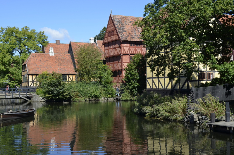 river, denmarks history, green, day, trees, near, urban culture, sky, built structure, tree, no people, residential district, 4K, house, Aarhus, nearby attraction
