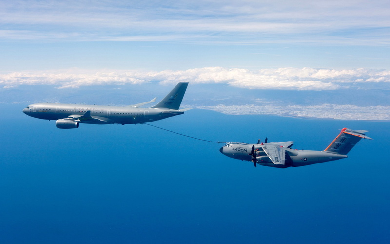 Mid, air refueling, Royal Airforce, Airbus A330 MRTT, aircraft, Military Aircraft, Airbus A400M Atlas, 2K