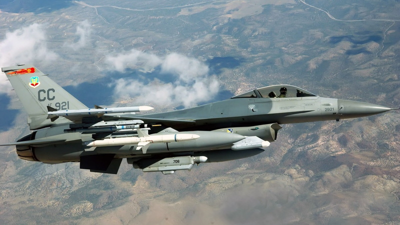General Dynamics F-16 Fighting Falcon, single object, motion, flying, aircraft, day, jets, nature, no people, aerospace industry, outdoors, transportation