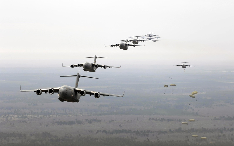 army, airport, plane, flying, outdoors, sky, motion, C-17 Globmaster, 1080P, air force, mode of transportation, fighter plane, transportation, on the move