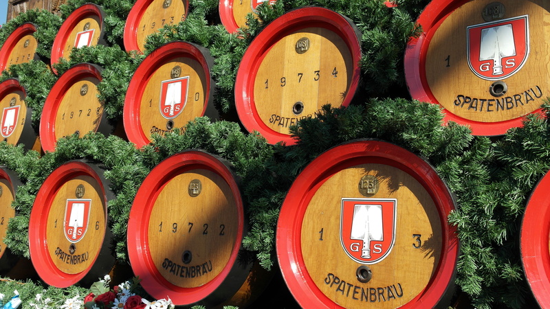 parade floats, communication, Barrels, circle, bavaria, elot, red, in a row, beer, text, orange color, western script, round, Keg, art and craft, Beer Keg