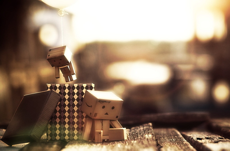 Danbo, metal, copy space, selective focus, connection, table, robot, surface level, industry, amazon, two, toy, no people, still life, indoors, close-up