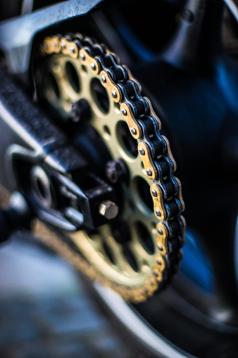 focus, pattern, gold colored, transportation, musical instrument, wheel, single object, focus on foreground, chain, sprocket, silver colored, military