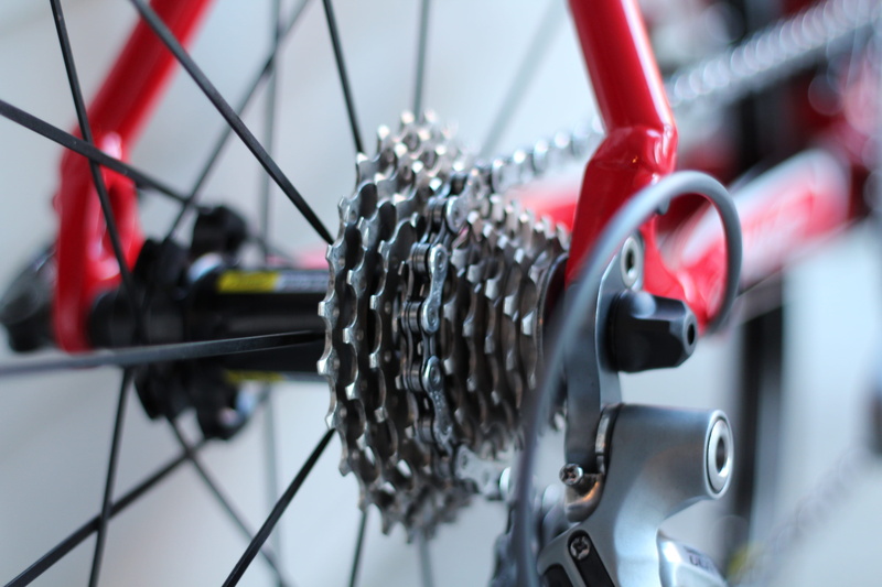 outdoors, red, sprocket, bike, bicycle, metal, strength, gear, cycle, selective focus, close-up, spoke, 5K, travel, nature, mode of transportation, tire