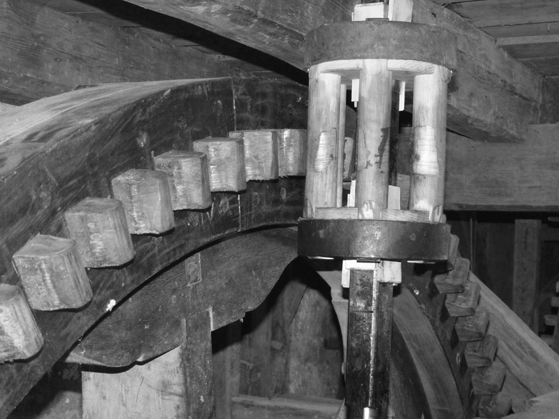 factory, Camshaft, machine part, industry, still life, high angle view, close-up, wood - material, transmission, historically, gearings, retro styled, architecture