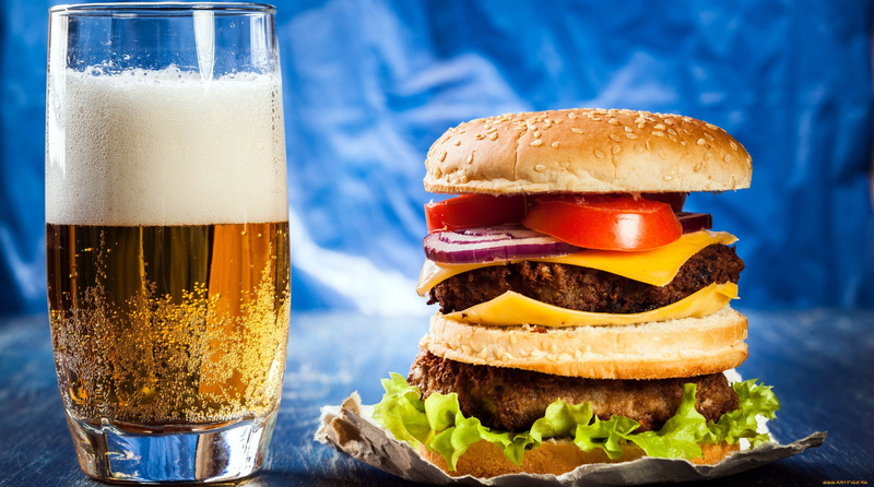 lettuce, no people, ready-to-eat, glass, burger, alcohol, macro, beer - alcohol, fast food, sandwich, cheeseburger, meat, refreshment, take out food, hamburger