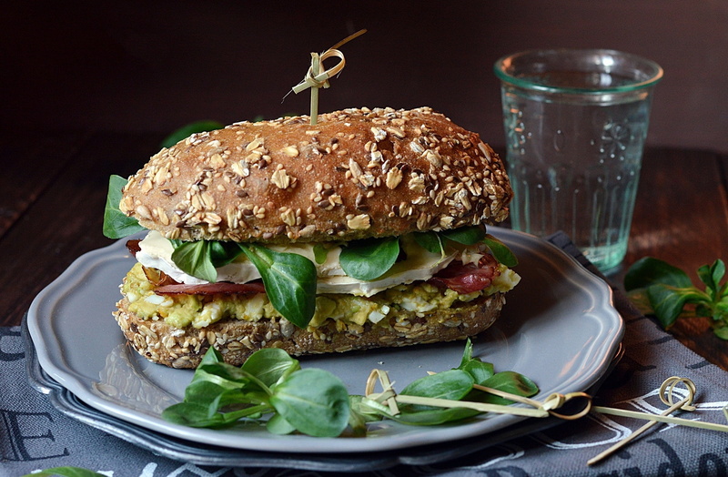 bun, food, 1080P, meal, healthy eating, snack, sandwich, ready-to-eat, fast food, bread, meat, freshness, seed, vegetable, glass, plate, arugula, burger