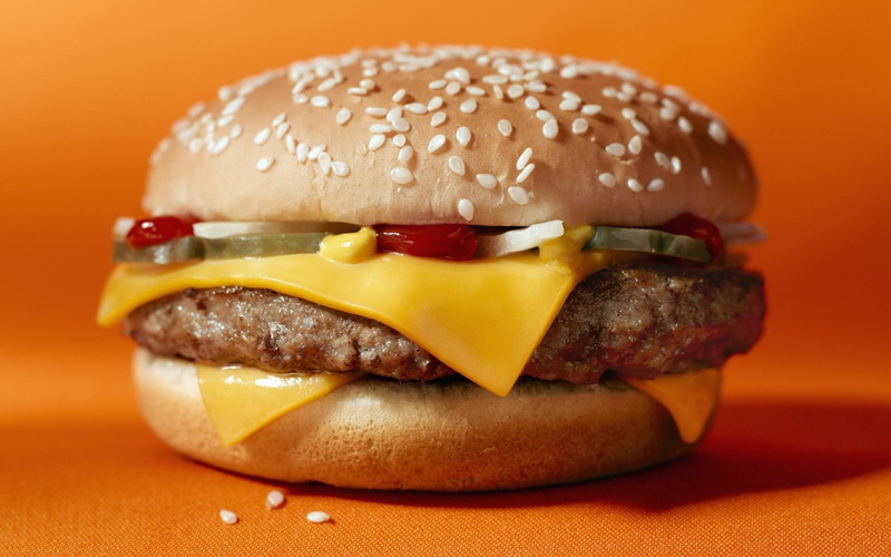indoors, ready-to-eat, dinner, fast Food Restaurant, fat, lettuce, dairy product, ketchup, lunch, freshness, beef, meat, refreshment, tomato, cheddar - Cheese