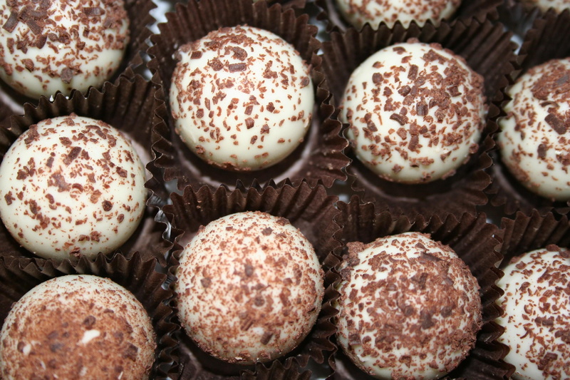 set, no people, large group of objects, ready-to-eat, food and drink, snack, egg, chocolate, balls, freshness, sweet food, full frame, sweets, close-up
