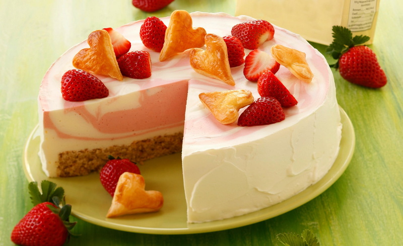 dessert, cream, cheesecake, strawberry, food, strawberries, hearts, berries, sweet, 1080P, cake, heart