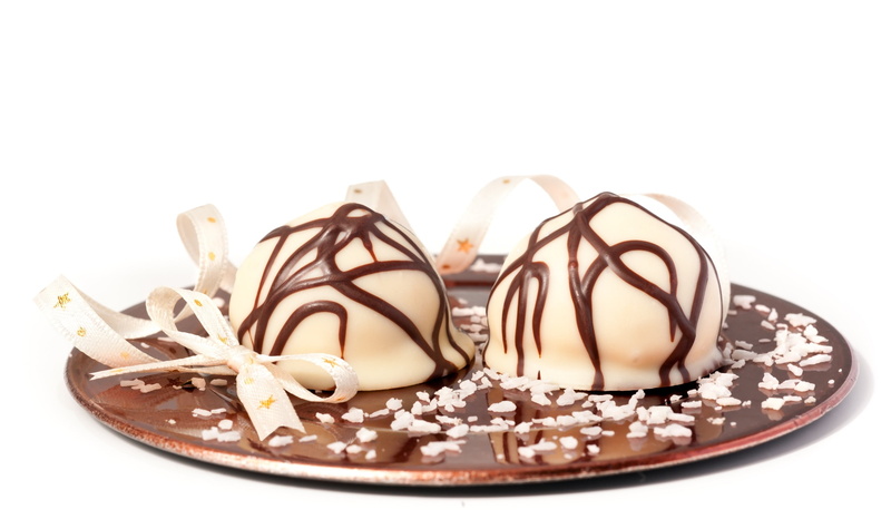 sweet food, baked, white background, dessert, no people, close-up, sweet, chocolate, unhealthy eating, food and drink, ready-to-eat, tray, still life, plate