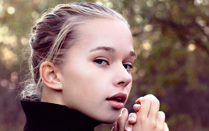day, contemplation, blond hair, childhood, leisure activity, lifestyles, portrait, 1080P, innocence, hairstyle, women, looking, human face, close-up, face