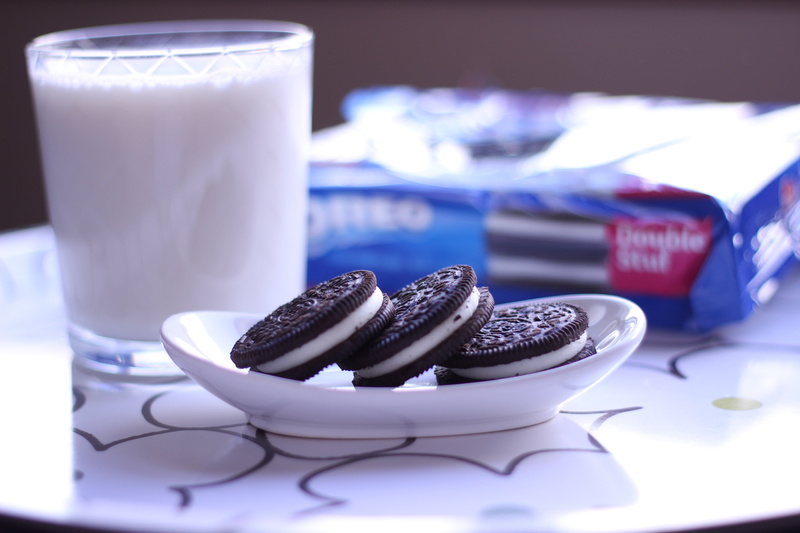 oreo, food, indulgence, table, indoors, ready-to-eat, three, chocolate, dessert, drink, unhealthy eating, baked, saucer, still life, refreshment, plate