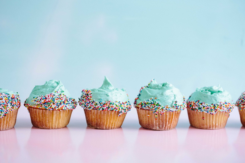 six, food and drink, food, baked, still life, 5K, color Image, snack, cakecase, blue, celebration, sprinkles, multi Colored, Cupcake, pink Color, cupecake