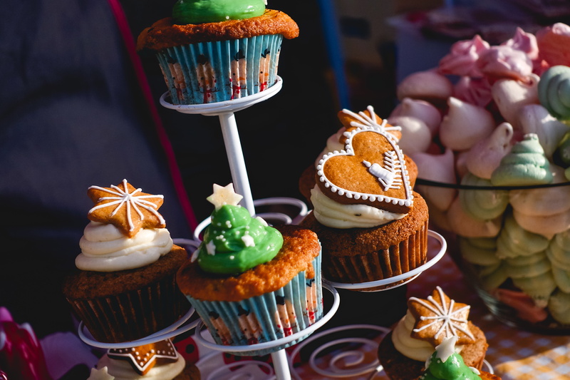 focus on foreground, temptation, muffin, cupcake holder, indulgence, sweet, Christmas, cupcake, food and drink, ready-to-eat, cake, sweet Food, decoration