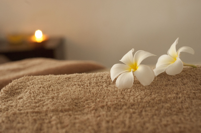 white, food and drink, selective focus, wellbeing, beauty in nature, relaxation, freshness, flower, petaled, brown, two, close-up, towel, lifestyles, spa