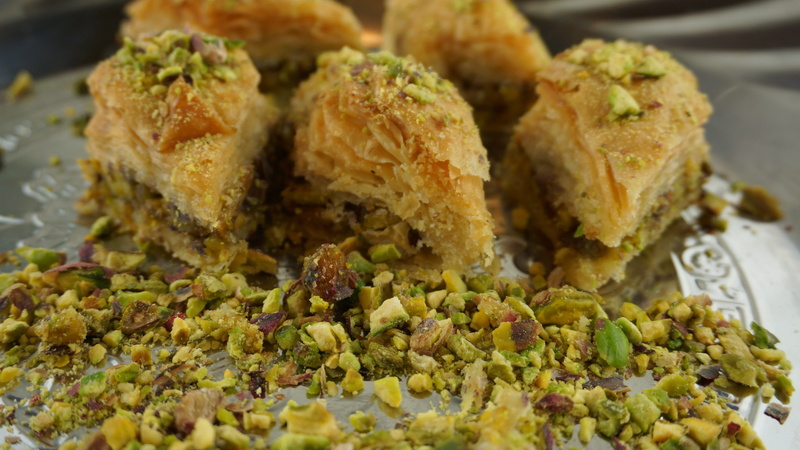 no people, snack, asian food, still life, fried, close-up, selective focus, indian food, ready-to-eat, indulgence, deep fried, healthy eating, meat, indoors