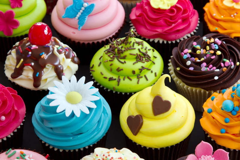 cupcake holder, 5K, sweet food, sweet, baked, close-up, multi colored, food and drink, cupcakes, cupcake, temptation, icing, ready-to-eat, freshness, indulgence