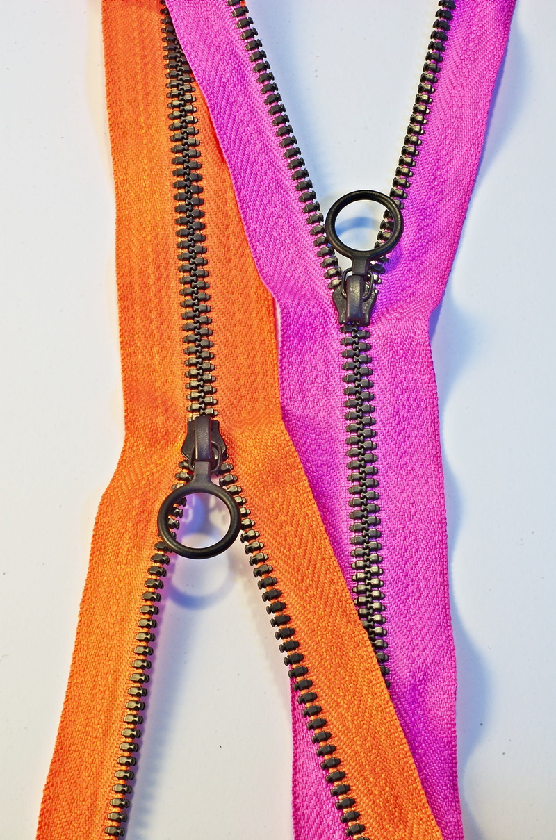 sliding, secure, indoors, scissors, purple, multi colored, pink color, comb, compression, 2K, figures, zipper, close-up, teeth, still life, work tool
