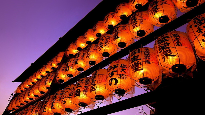 lantern, hanging, no people, architecture, decoration, building exterior, outdoors, 1080P, illuminated, communication, text, lights, photography, lighting equipment
