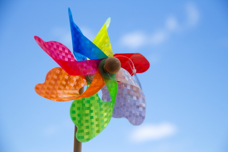 art, plant part, parachute, 5K, carnival, azure sky, ball, multi colored, crowd, close-up, red, sphere, freshness, sunlight, sky, cloud - sky, kite, art and craft