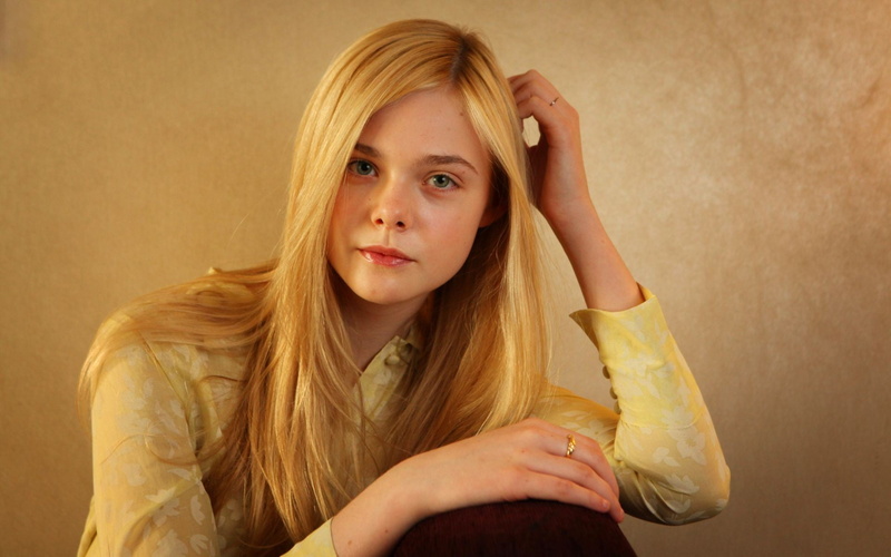 waist up, indoors, casual clothing, women, shirt, actress, blond hair, Elle Fanning, headshot, 1080P, innocence, portrait, hair, girls, blonde, hairstyle