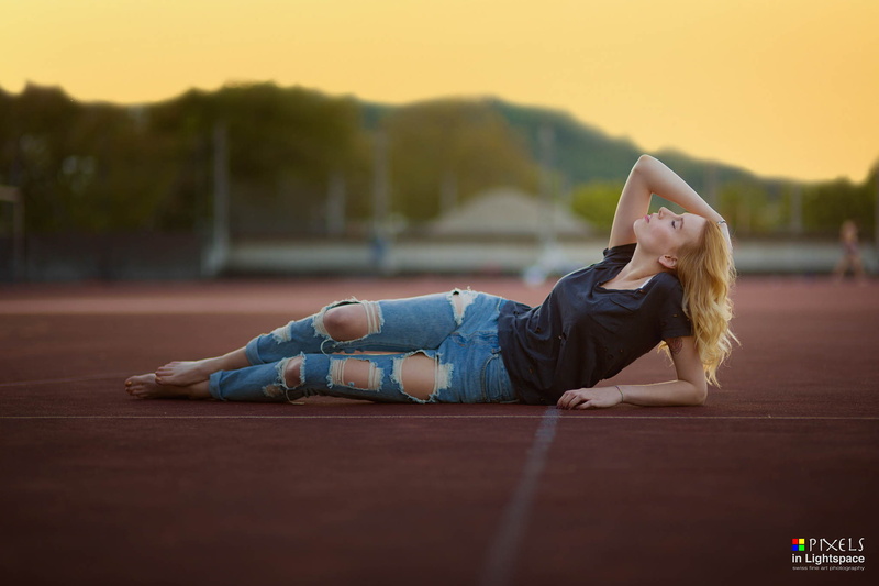 torn jeans, women, blonde, model, 1080P, watermarked