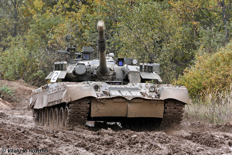 machinery, nature, power, 1080P, no people, weapon, armored Vehicle, transportation, mode of transportation, tree, heavy, battle, camouflage, land, field