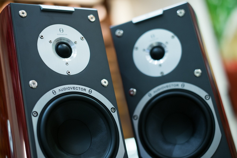 noise, electrical equipment, no people, black, techland, control, technology, stereo, single object, brown, 4K, sound, silver colored, audio, treble, industry