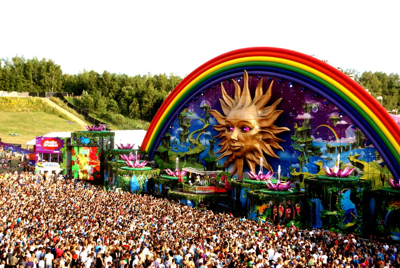 plant, sun, outdoors, men, day, nature, enjoyment, multi colored, real people, tree, fun, crowd, multicolored, creativity, 4K, decor, sky, celestial, large group of people