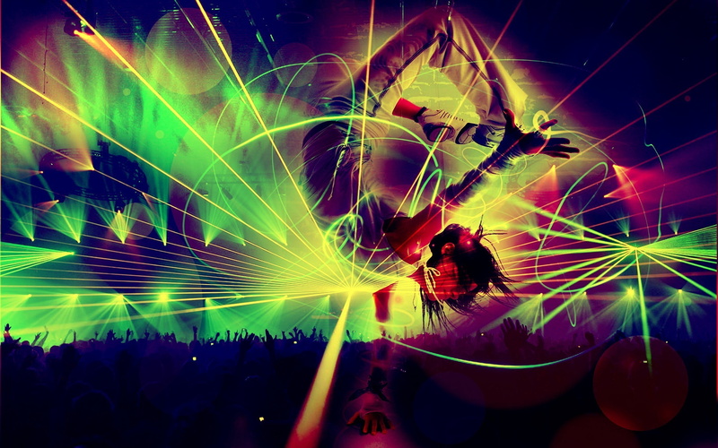 stage light, crowd, nightlife, enjoyment, pants, concert, light beam, clubbing, excitement, event, real people, music, lighting equipment, positive emotion