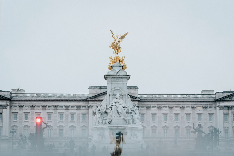 history, building exterior, outdoors, built structure, buckingham palace, art and craft, symmetry, angel, palace, sky, 4K, white, london, memorial, illustration