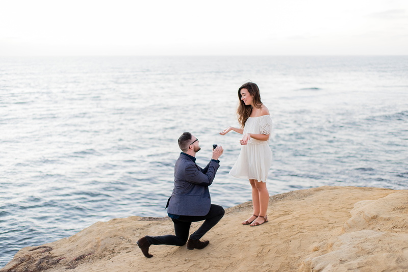 horizon over water, men, body, full length, front, sky, hill, outdoors, man, people, sand, beach, girl, love, positive emotion, togetherness, proposing