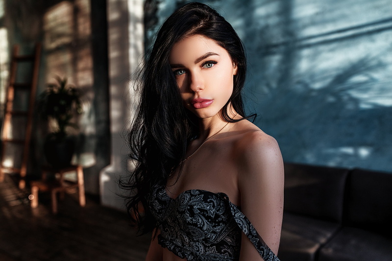black hair, women indoors, women, model, 2K, indoors, gray eyes, portrait, juicy lips, long hair, Nadezhda Smetanina, pink lipstick, necklace, bare shoulders