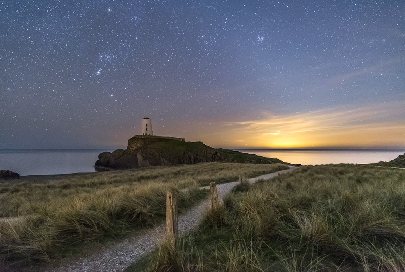 nightscape, white, concrete, marram grass, zodiacal light, coastline, stars, astro, landscape, lighthouse, Pathway, 1080P, Orion, path, Anglesey, near