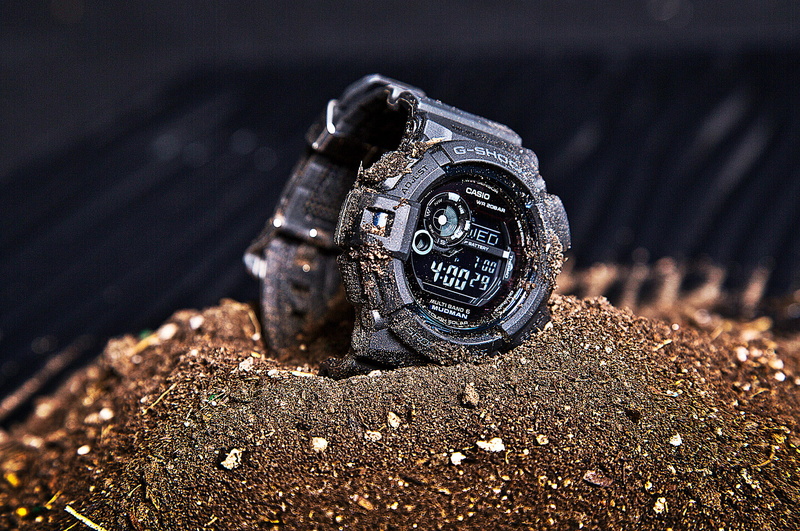 concepts, outdoors, text, digital, personal accessory, selective focus, focus on foreground, machine Part, watch, black Color, backgrounds, equipment, communication