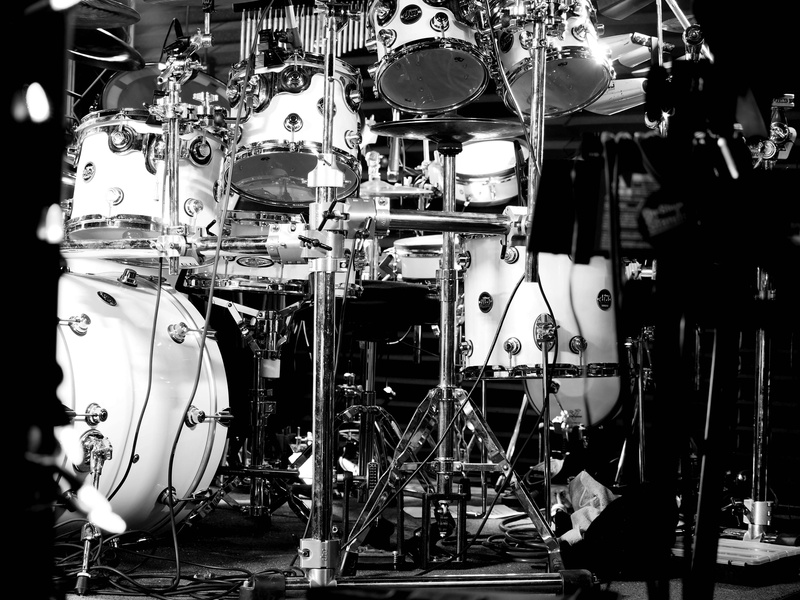 arts culture and entertainment, metal, absence, sound, amusement park, drum Kit, large group of objects, electricity, illuminated, musical Instrument, transportation