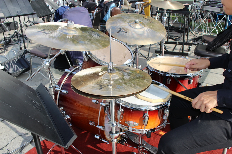 play, rock music, set, percussion Instrument, concert, drumstick, instrument, drummer, real people, men, performer, drum, equipment, acoustic, culture