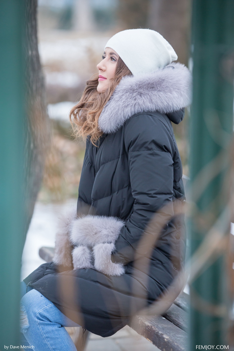 happiness, looking up, outdoors, three quarter length, brunette, hairstyle, Sybil A, positive emotion, 4K, Public, coat, beauty, selective focus, women outdoors